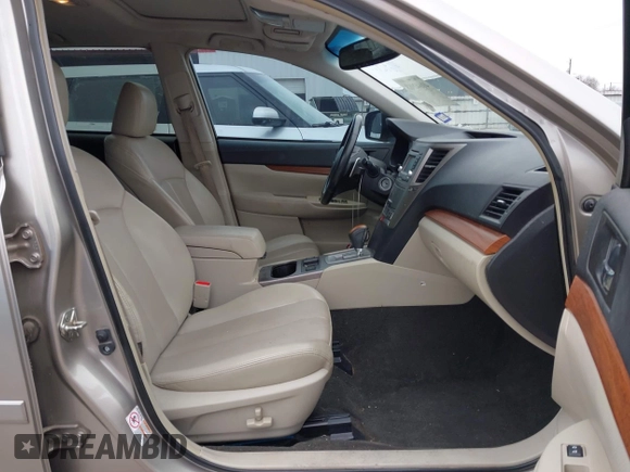 2014 Subaru Outback 2.5i Limited with VIN 4S4BRCLC7E3293659, listed as a IAAI auction lot 41642983 with 137,752 mi miles. Bid and sale history available at carsss.com. Image 5.