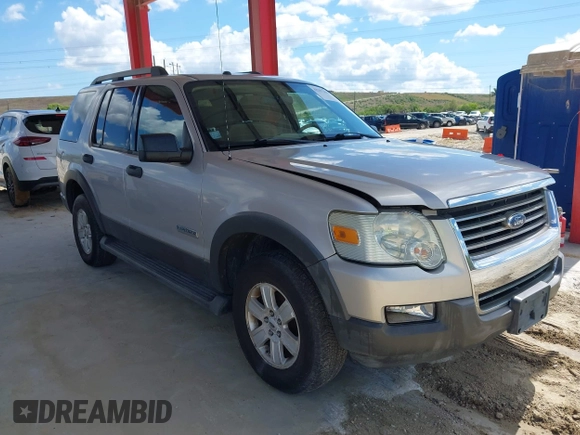 2006 Ford Explorer XLT z VIN 1FMEU73E76UB17775, wystawiony jako IAAI lot #42257304 z przebiegiem Nie podano mil oraz . Historia ofert i sprzedaży dostępna na DreamBid. Obrazek 1.