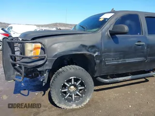 2008 GMC Sierra 1500 SLE1 z VIN 2GTEK13M081172341, wystawiony jako IAAI lot #41595695 z przebiegiem Nie podano mil oraz . Historia ofert i sprzedaży dostępna na DreamBid. Obrazek 6.