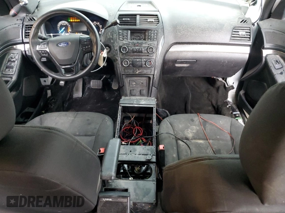 2017 Ford Police Interceptor Utility z VIN 1FM5K8ARXHGC35340, wystawiony jako Copart lot #54692385 z przebiegiem Nie podano mil oraz Szkody całkowita. Historia ofert i sprzedaży dostępna na DreamBid. Obrazek 8.