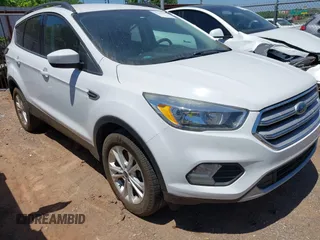 2018 Ford Escape SE z VIN 1FMCU9GD2JUD00479, wystawiony jako IAAI lot #42159205 z przebiegiem 132 000 mil mil oraz . Historia ofert i sprzedaży dostępna na DreamBid. Obrazek 1.