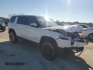 2025 Rivian R1S Adventure z VIN 7PDSGBBA3SN046975, wystawiony jako Copart lot #42880125 z przebiegiem Nie podano mil oraz Szkoda całkowita • Salvage title. Historia ofert i sprzedaży dostępna na DreamBid. Obrazek 4.