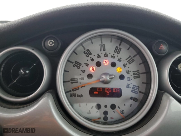2003 MINI Cooper Hardtop with VIN WMWRC33493TE14900, listed as a Copart auction lot 44817555 with 105,103 mi miles and Salvage Title. Bid and sale history available at carsss.com. Image 9.