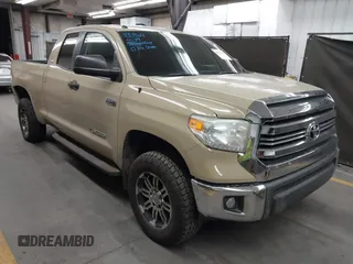 2017 Toyota Tundra SR5 z VIN 5TFRY5F18HX222592, wystawiony jako IAAI lot #42213820 z przebiegiem 204 876 mil mil oraz . Historia ofert i sprzedaży dostępna na DreamBid. Obrazek 1.