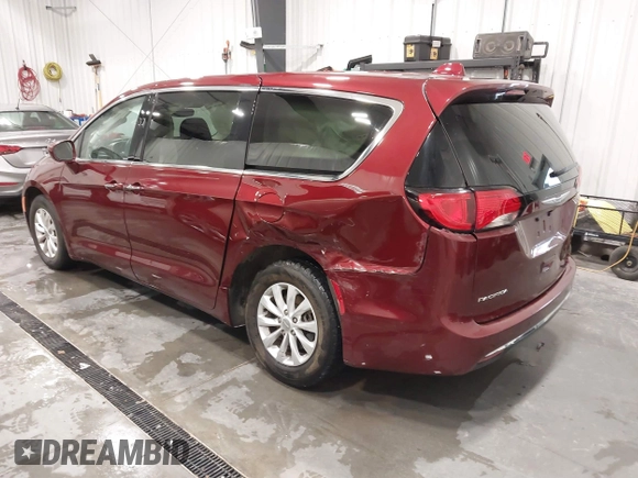 2019 Chrysler Pacifica Touring Plus z VIN 2C4RC1FGXKR706264, wystawiony jako IAAI lot #41483658 z przebiegiem 86 823 mil mil oraz . Historia ofert i sprzedaży dostępna na DreamBid. Obrazek 3.