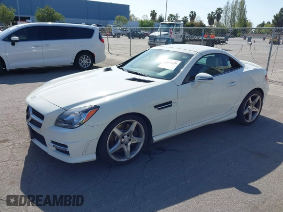 2013 Mercedes-Benz SLK 250 z VIN WDDPK4HA9DF057092, wystawiony jako IAAI lot #42032120 z przebiegiem 142 991 mil mil oraz . Historia ofert i sprzedaży dostępna na DreamBid. Obrazek 17.