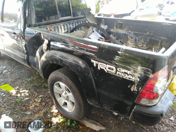 2014 Toyota Tacoma with VIN 3TMMU4FN6EM072471, listed as a IAAI auction lot 42525218 with 150,461 mi miles and . Bid and sale history available at DreamBid. Image 3.
