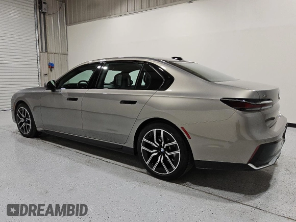2024 BMW 7 Series 740i xDrive with VIN WBA33EH08RCS18086, listed as a Copart auction lot 54630035 with 18,352 mi miles and Clean Title. Bid and sale history available at carsss.com. Image 2.
