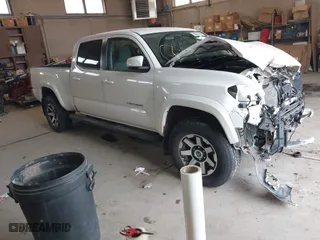 2016 Toyota Tacoma SR5 with VIN 3TMDZ5BN2GM007990, listed as a IAAI auction lot 41288736 with 76,179 mi miles. Bid and sale history available at carsss.com. Image 1.