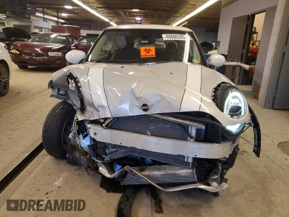 2020 MINI Hardtop Cooper with VIN WMWXR3C08L2M15462, listed as a Copart auction lot 44600205 with Not provided miles and Salvage title. Bid and sale history available at DreamBid. Image 5.
