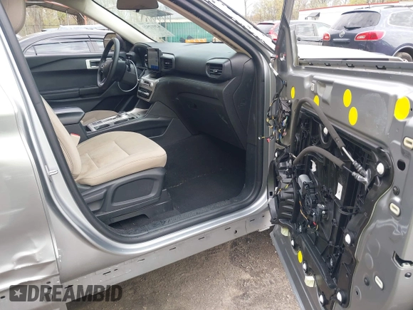 2022 Ford Explorer with VIN 1FMSK7BH9NGA08252, listed as a IAAI auction lot 42012523 with 122,293 mi miles and . Bid and sale history available at DreamBid. Image 5.