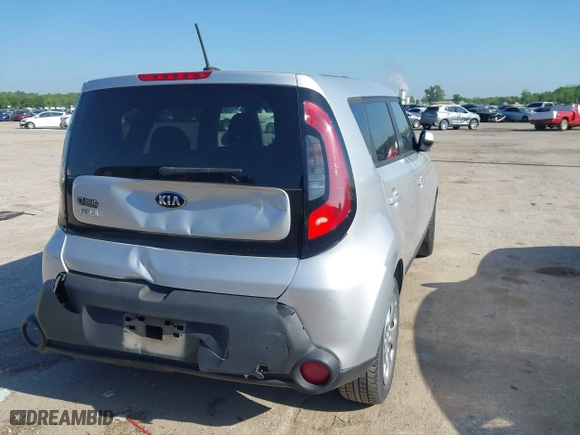 2015 Kia Soul with VIN KNDJN2A22F7770587, listed as a IAAI auction lot 42100497 with 114,933 mi miles. Bid and sale history available at carsss.com. Image 4.