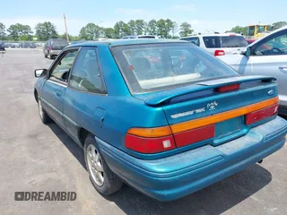 1994 Ford Escort z VIN 1FARP11J7RW270259, wystawiony jako IAAI lot #42341647 z przebiegiem 74 472 mil mil oraz . Historia ofert i sprzedaży dostępna na DreamBid. Obrazek 3.