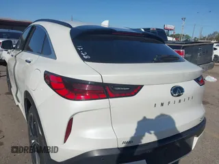 2023 Infiniti QX55 Luxe z VIN 3PCAJ5JR7PF109627, wystawiony jako IAAI lot #41213605 z przebiegiem 16 561 mil mil oraz . Historia ofert i sprzedaży dostępna na DreamBid. Obrazek 3.
