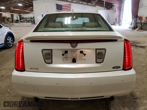 2010 Cadillac STS AWD z VIN 1G6DU6EV0A0106434, wystawiony jako Copart lot #52439915 z przebiegiem 90 187 mil mil oraz Czysty tytuł • Clean title. Historia ofert i sprzedaży dostępna na DreamBid. Obrazek 6.