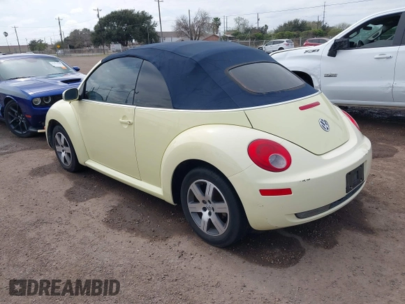 2006 Volkswagen Beetle z VIN 3VWPF31Y66M311261, wystawiony jako IAAI lot #41599012 z przebiegiem 133 792 mil mil oraz . Historia ofert i sprzedaży dostępna na DreamBid. Obrazek 3.
