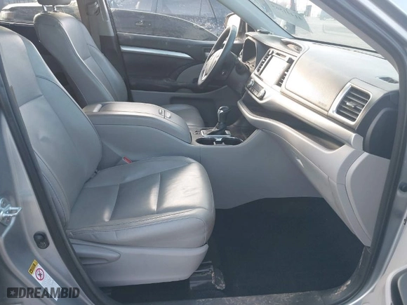 2016 Toyota Highlander XLE with VIN 5TDKKRFH6GS144793, listed as a IAAI auction lot 41441565 with 193634 miles. Bid and sale history available at carsss.com. Image 5.