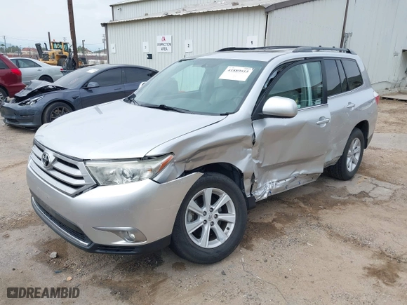 2013 Toyota Highlander with VIN 5TDZK3EHXDS103043, listed as a IAAI auction lot 41889515 with 83,976 mi miles. Bid and sale history available at carsss.com. Image 20.