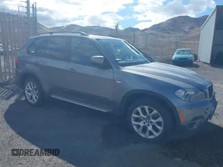 2011 BMW X5 35i with VIN 5UXZV4C50BL400079, listed as a IAAI auction lot 41722105 with 128,035 mi miles. Bid and sale history available at carsss.com. Image 1.