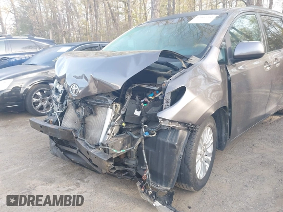 2011 Toyota Sienna XLE AAS with VIN 5TDYK3DC2BS093980, listed as a IAAI auction lot 42064568 with 196,893 mi miles. Bid and sale history available at carsss.com. Image 6.