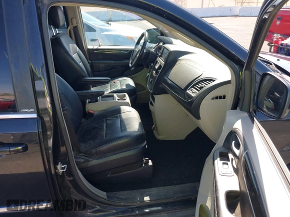 2011 Chrysler Town & Country Touring with VIN 2A4RR5DG2BR702731, listed as a IAAI auction lot 42095661 with 202,968 mi miles and . Bid and sale history available at DreamBid. Image 5.