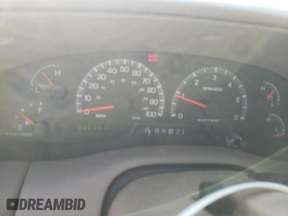 2000 Ford Expedition Eddie Bauer with VIN 1FMRU17L1YLC39371, listed as a Copart auction lot 53982495 with 220,391 mi miles and Salvage title. Bid and sale history available at DreamBid. Image 9.