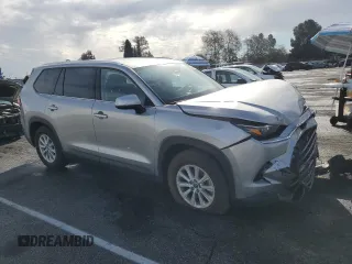 2024 Toyota Highlander XLE z VIN 5TDAAAB52RS047539, wystawiony jako Copart lot #42517925 z przebiegiem 7 614 mil mil oraz Czysty tytuł • Clean title. Historia ofert i sprzedaży dostępna na DreamBid. Obrazek 4.