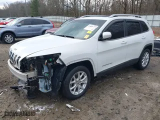 2017 Jeep Cherokee Latitude with VIN 1C4PJLCS9HW643000, listed as a IAAI auction lot 41459737 with 125,781 mi miles. Bid and sale history available at carsss.com. Image 19.