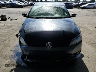 2013 Volkswagen Jetta SE z VIN 3VWDP7AJ8DM364387, wystawiony jako Copart lot #58773075 z przebiegiem 188 116 mil mil oraz Szkoda całkowita • Salvage title. Historia ofert i sprzedaży dostępna na DreamBid. Obrazek 5.