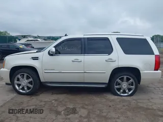 2012 Cadillac Escalade Luxury z VIN 1GYS4BEF4CR120481, wystawiony jako IAAI lot #42423588 z przebiegiem Nie podano mil oraz . Historia ofert i sprzedaży dostępna na DreamBid. Obrazek 14.