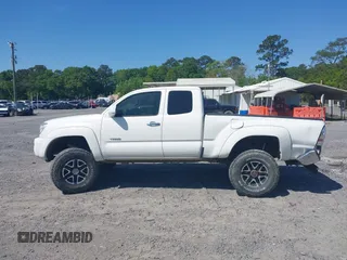 2007 Toyota Tacoma PreRunner with VIN 5TETU62N47Z425485, listed as a IAAI auction lot 42017517 with 209,850 mi miles. Bid and sale history available at carsss.com. Image 14.
