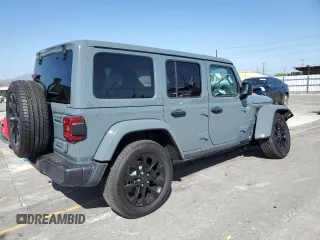 2024 Jeep Wrangler Sahara z VIN 1C4RJXP62RW228549, wystawiony jako Copart lot #57480235 z przebiegiem 6 036 mil mil oraz Szkoda całkowita • Salvage title. Historia ofert i sprzedaży dostępna na DreamBid. Obrazek 3.