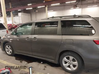 2018 Toyota Sienna LE Auto Access Seat with VIN 5TDKZ3DC4JS903738, listed as a IAAI auction lot 41688581 with 42,511 mi miles. Bid and sale history available at carsss.com. Image 14.