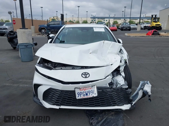 2025 Toyota Camry LE z VIN 4T1DAACK3SU533985, wystawiony jako IAAI lot #42118873 z przebiegiem Nie podano mil oraz . Historia ofert i sprzedaży dostępna na DreamBid. Obrazek 13.