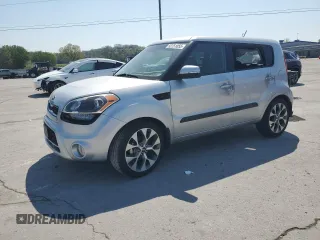 2013 Kia Soul + z VIN KNDJT2A63D7777134, wystawiony jako Copart lot #52751055 z przebiegiem Nie podano mil oraz Szkody całkowita. Historia ofert i sprzedaży dostępna na DreamBid. Obrazek 1.