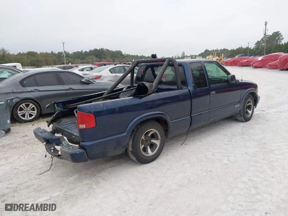 1999 Chevrolet S-10 LS with VIN 1GCCS19X8X8168896, listed as a IAAI auction lot 41485780 with 218,436 mi miles. Bid and sale history available at carsss.com. Image 4.