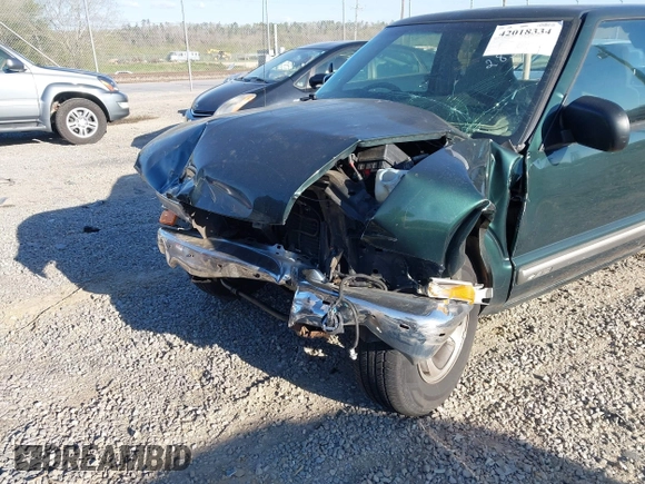 2003 Chevrolet S-10 with VIN 1GCCS19H038283804, listed as a IAAI auction lot 42018334 with 171,940 mi miles and . Bid and sale history available at DreamBid. Image 6.