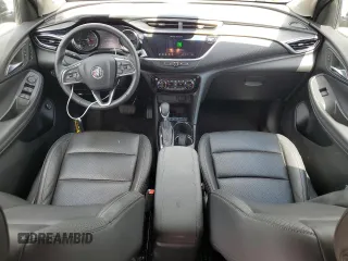 2022 Buick Encore GX Essence z VIN KL4MMGSL5NB000006, wystawiony jako Copart lot #55819465 z przebiegiem 11 849 mil mil oraz Szkoda całkowita • Salvage title. Historia ofert i sprzedaży dostępna na DreamBid. Obrazek 8.