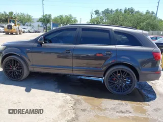 2013 Audi Q7 3.0T S line Prestige with VIN WA1DGAFE5DD009176, listed as a IAAI auction lot 42048689 with 176,035 mi miles. Bid and sale history available at carsss.com. Image 14.