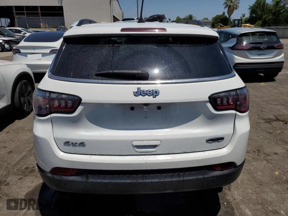 2023 Jeep Compass Latitude z VIN 3C4NJDBN3PT553371, wystawiony jako Copart lot #61468985 z przebiegiem 46 965 mil mil oraz Czysty tytuł • Clean title. Historia ofert i sprzedaży dostępna na DreamBid. Obrazek 6.