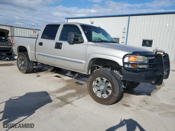 2004 GMC Sierra 1500 Crew Cab SLE with VIN 2GTEK13T941404906, listed as a Copart auction lot 71011494 with 271,852 mi miles and Clean Title. Bid and sale history available at carsss.com. Image 4.