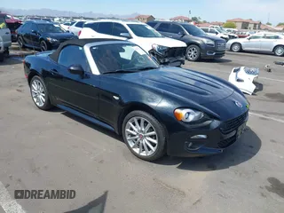 2019 FIAT 124 Spider Lusso z VIN JC1NFAEK6K0143183, wystawiony jako IAAI lot #42173832 z przebiegiem 3 574 mil mil oraz . Historia ofert i sprzedaży dostępna na DreamBid. Obrazek 1.
