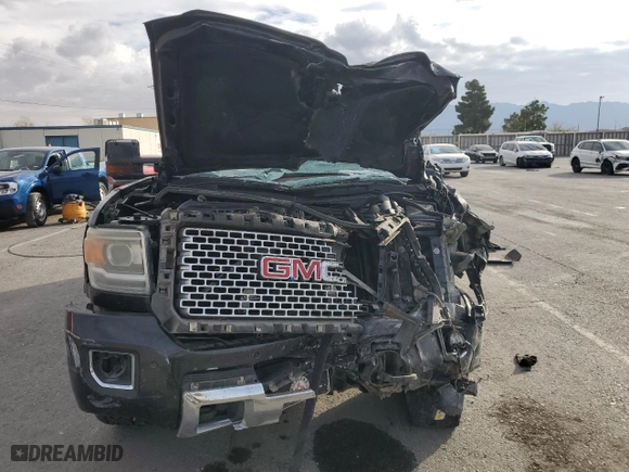 2016 GMC Sierra 2500HD Denali with VIN 1GT12UEG2GF247586, listed as a Copart auction lot 82901624 with 156,376 mi miles and Non Repairable. Bid and sale history available at carsss.com. Image 5.