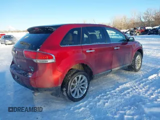 2013 Lincoln MKX z VIN 2LMDJ8JK3DBL40826, wystawiony jako IAAI lot #41522140 z przebiegiem 125 237 mil mil oraz . Historia ofert i sprzedaży dostępna na DreamBid. Obrazek 4.