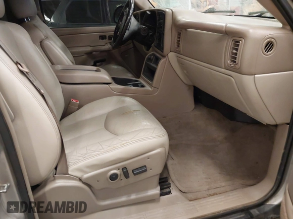 2004 Chevrolet Suburban Z71 with VIN 3GNFK16T24G213519, listed as a IAAI auction lot 41552418 with 244,017 mi miles. Bid and sale history available at carsss.com. Image 5.