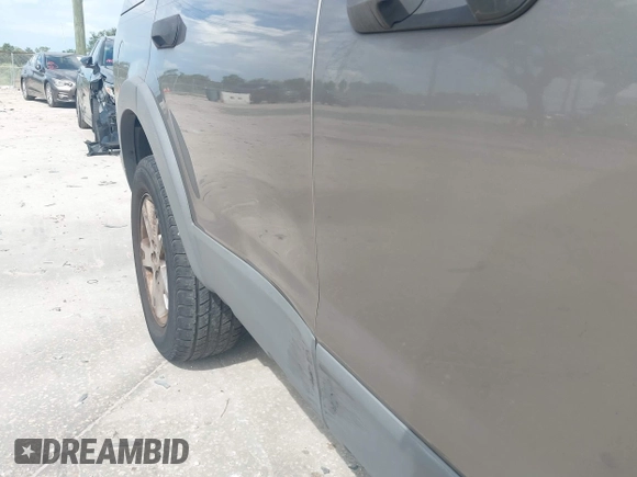 2006 Ford Explorer XLT z VIN 1FMEU63E56UB36500, wystawiony jako IAAI lot #42614748 z przebiegiem 175 966 mil mil oraz . Historia ofert i sprzedaży dostępna na DreamBid. Obrazek 12.