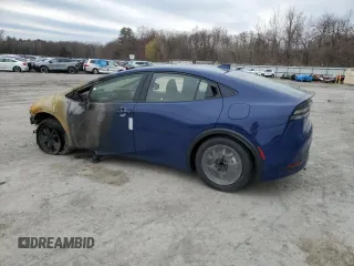 2025 Toyota Prius Plug-In Hybrid SE z VIN JTDACACU8S3040893, wystawiony jako Copart lot #52588625 z przebiegiem Nie podano mil oraz Szkody całkowita. Historia ofert i sprzedaży dostępna na DreamBid. Obrazek 2.