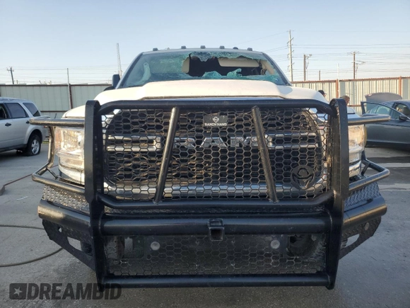2019 Ram 2500 Tradesman with VIN 3C6UR5HJ4KG598892, listed as a Copart auction lot 72226384 with 75,723 mi miles and Salvage title. Bid and sale history available at DreamBid. Image 5.