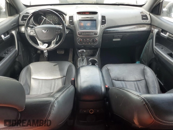 2014 Kia Sorento SX z VIN 5XYKW4A73EG459387, wystawiony jako Copart lot #56568634 z przebiegiem 145 151 mil mil oraz Szkoda całkowita • Salvage title. Historia ofert i sprzedaży dostępna na DreamBid. Obrazek 8.