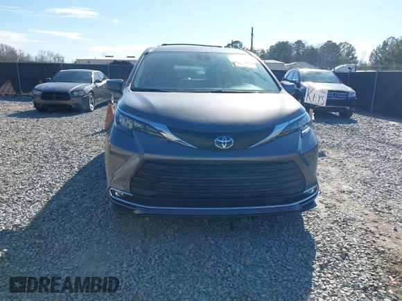 2024 Toyota Sienna XLE z VIN 5TDJRKEC8RS219789, wystawiony jako IAAI lot #41655786 z przebiegiem 1612 mil mil oraz . Historia ofert i sprzedaży dostępna na DreamBid. Obrazek 12.